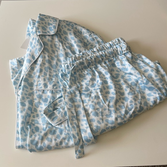 Serendelicacy light blue patterned silk-like pajama set — size medium - Picture 2 of 8